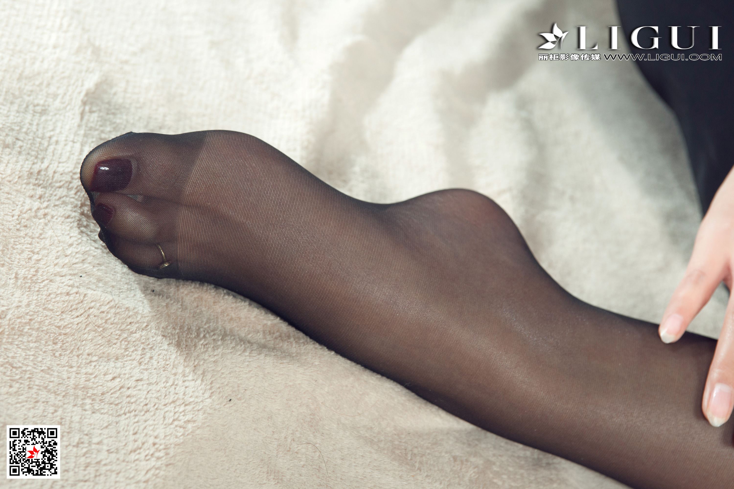 Ligui丽柜  2021.02.01 《职场新秀》嘤嘤